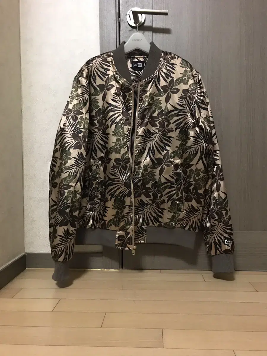 뉴에라 LEAF CAMO 스타디움 점퍼 카키 재킷 자켓